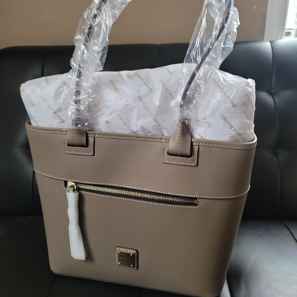 Dooney and Bourke beacon zip tote